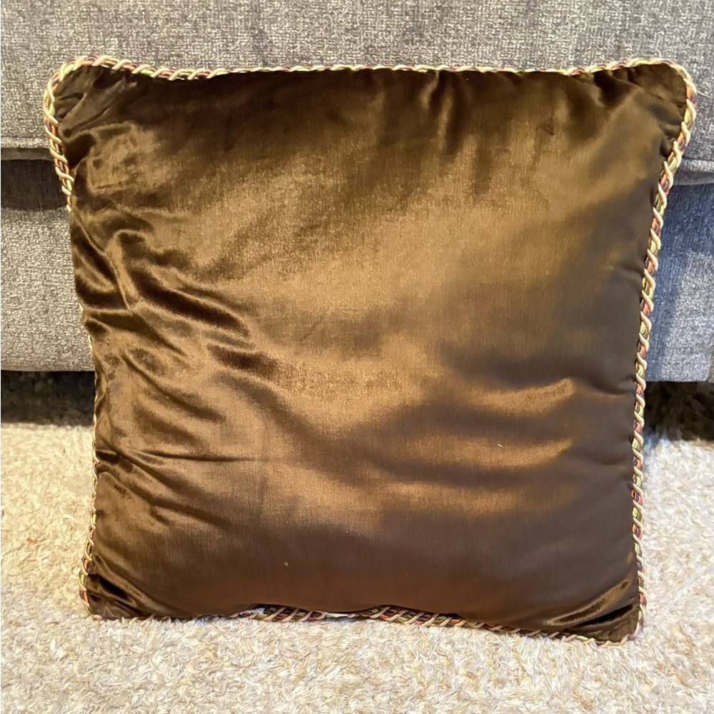 Throw pillow - Picture 3 of 3